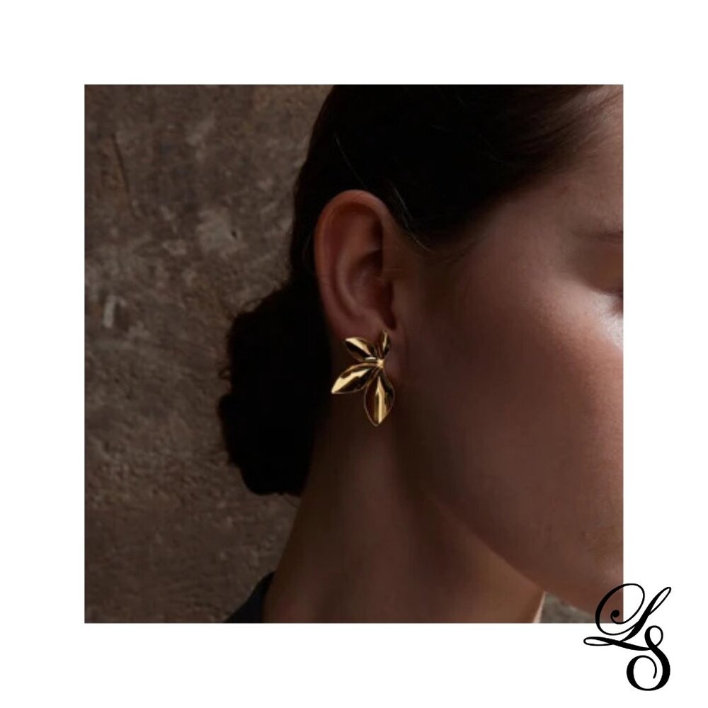 ๐ฟ New 18K Gold Leaf Bloom Stud Earrings ๐ฟ - Picture 4 of 4
